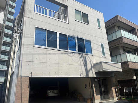 青島鈴誠妝器有限公司 化妝品玻璃容器 高檔玻璃瓶 玻璃瓶制造廠商 日本企業(yè)生產(chǎn)化妝品玻璃容器 山東玻璃瓶生產(chǎn) 香水瓶制造 膏霜乳液容器 包裝容器 大克重化妝品玻璃瓶 優(yōu)質(zhì)玻璃瓶供應(yīng)商